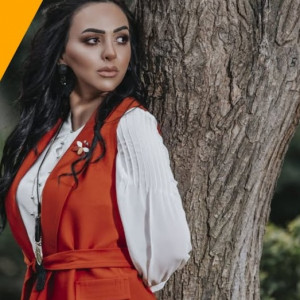 Eşqine düşmüşem